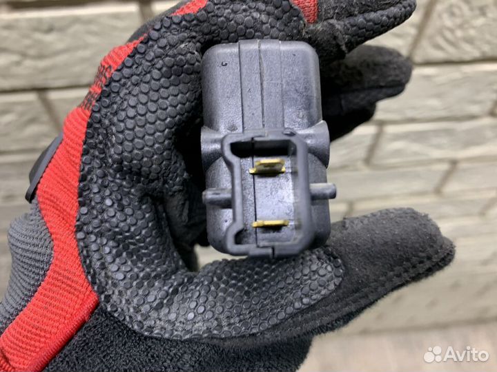 Renault Duster Активатор замка багажника