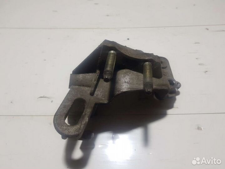 Кронштейн двигателя правый Ford Focus 2
