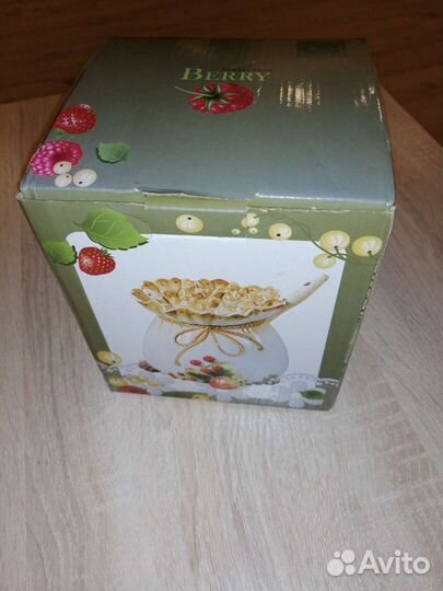 Баночка для меда с ложкой 700 мл (форфор)