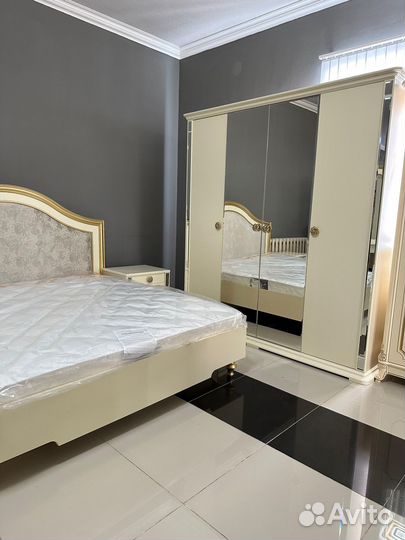 Спальный гарнитур