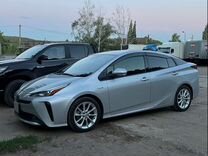 Toyota Prius 1.8 CVT, 2019, 90 000 км, с пробегом, цена 2 045 000 руб.