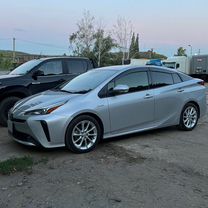 Toyota Prius 1.8 CVT, 2019, 90 000 км, с пробегом, цена 1 990 000 руб.