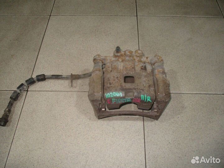 Суппорт передний правый Ford Fiesta 6