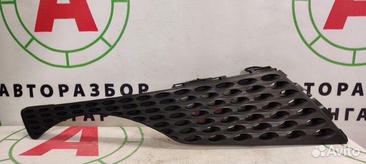 Решетка радиатора передняя правая Nissan Juke F15E