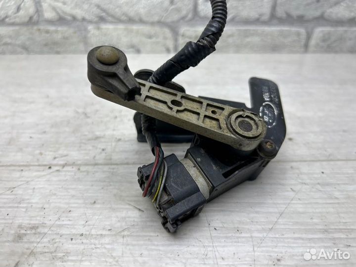 Датчик уровня положения кузова Land Rover Range