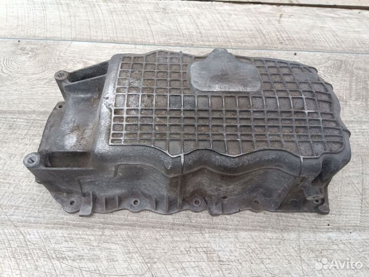 Поддон двигателя картер Caravan 4 2.4 EDZ