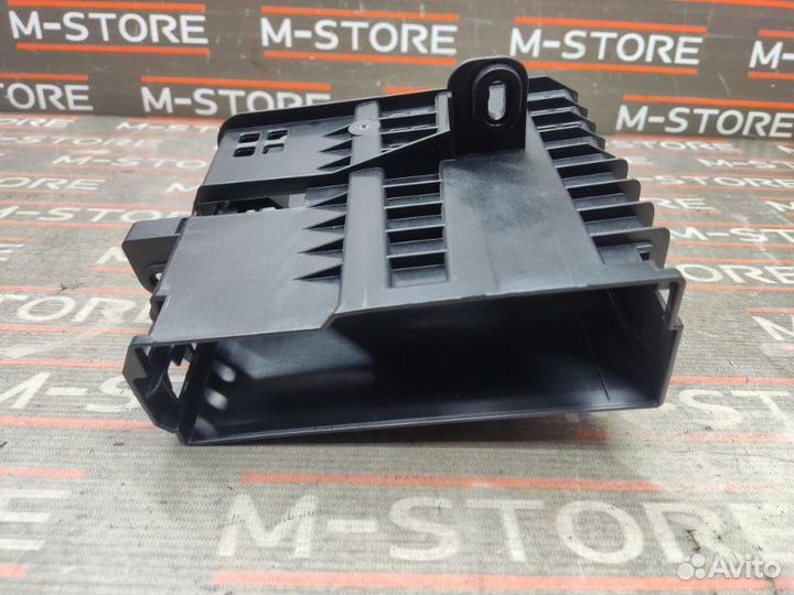 Кронштейн блока управления магнитолой Audi Q5 8R