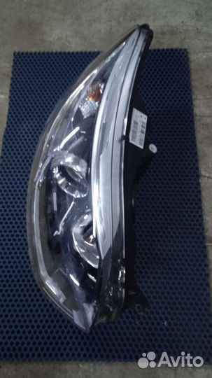 Фара правая Renault Kaptur