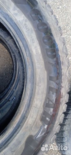 Goodyear UltraGrip Ice 225/65 R17 102T