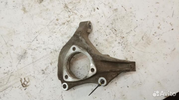 Кулак поворотный передний правый Chevrolet Captiva