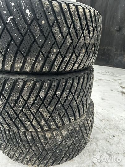 Goodyear UltraGrip 235/40 R18