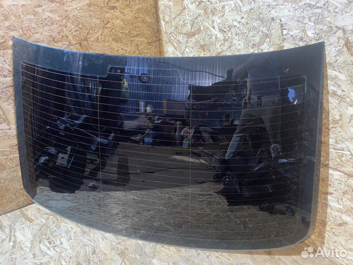 Стекло заднее VW Passat B6 B7 05-15