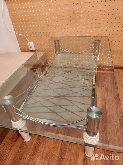 Стол стеклянный