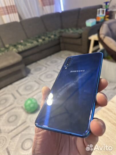 Samsung Galaxy A7 (2018), 4/64 ГБ