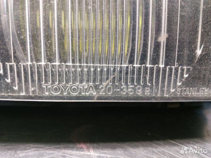 Фара передняя правая Toyota Curren ST206 3SFE