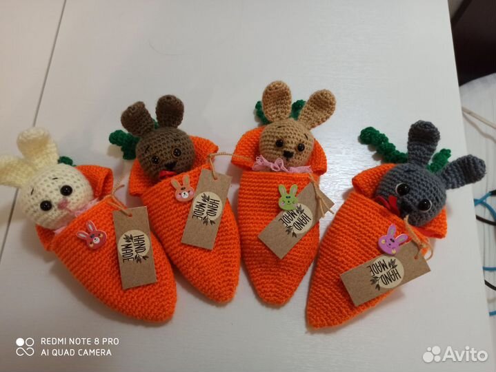 Вязаный зайка в морковке. Амигуруми
