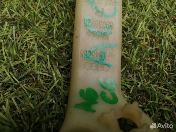 Крепление фары заднее правое Audi A6 C6