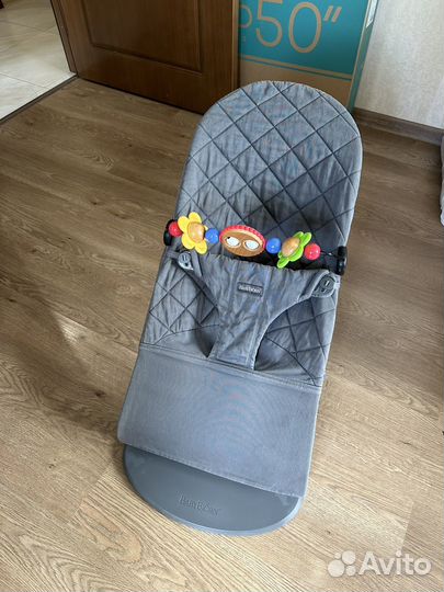 Шезлонг babybjorn с игрушкой оригинал