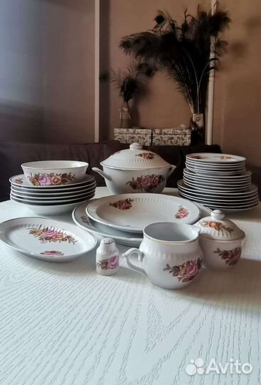 Фарфоровый столовый сервиз