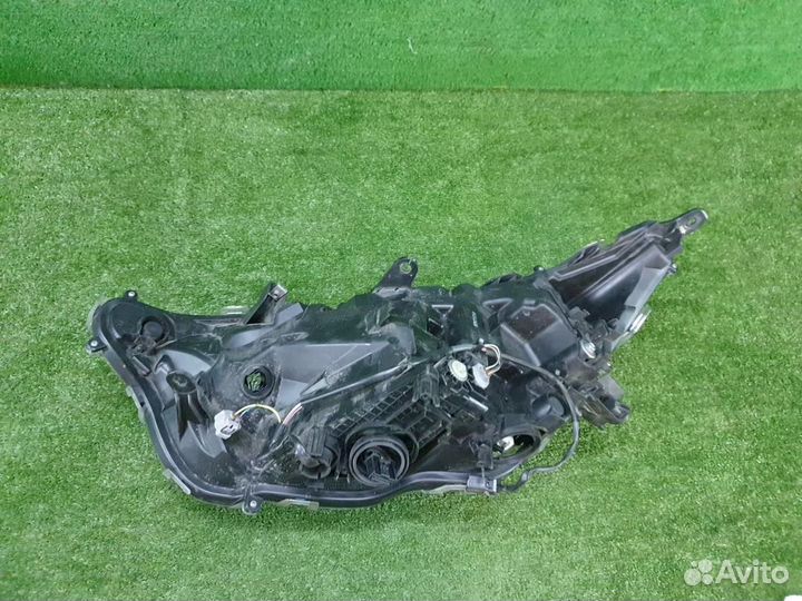 Фара правая Toyota RAV4