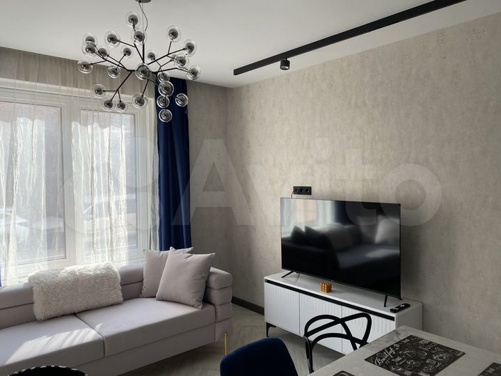 2-к. квартира, 70 м², 1/12 эт.