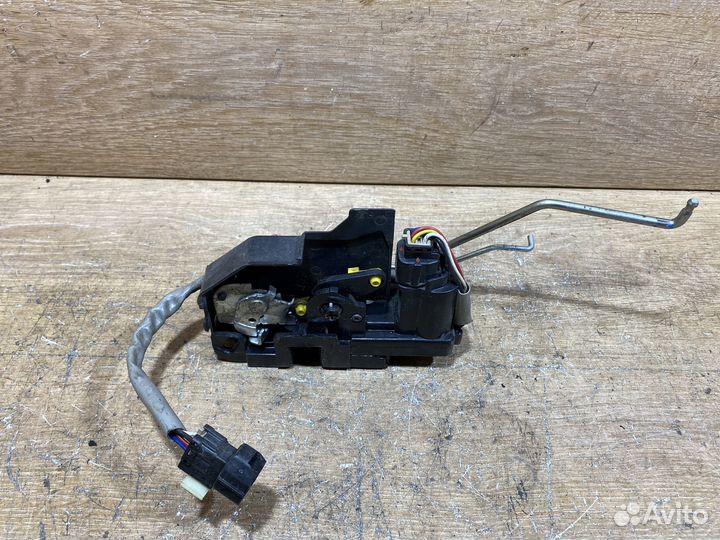 Замок передней правой двери Hyundai Getz ZD110