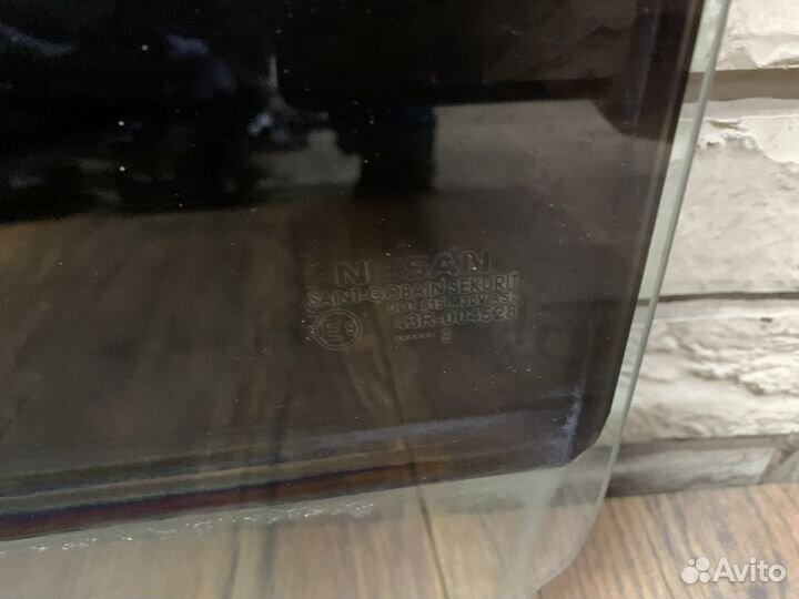 Nissan Tiida Стекло двери задней левой и правой