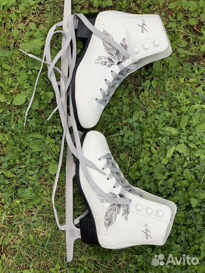 Фигурные коньки Sofia