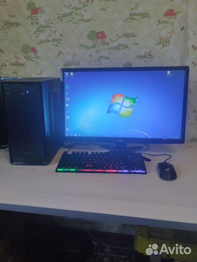 Компьютер монитор мыш и клавиатура