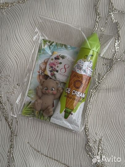 Сувениры на 8 марта