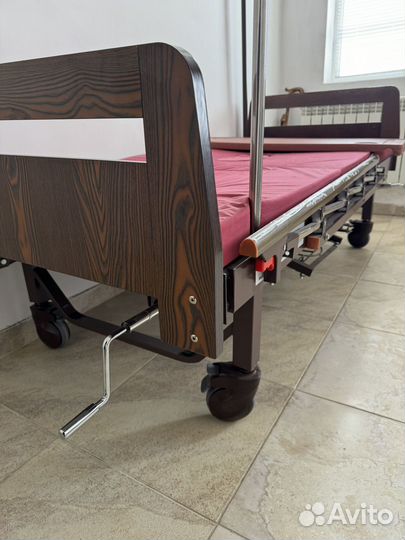 Специальная кровать для лежачих больных