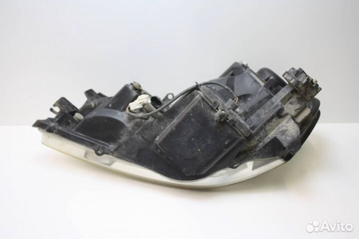 Фара правая Toyota Ipsum 2 ACM21W 2003