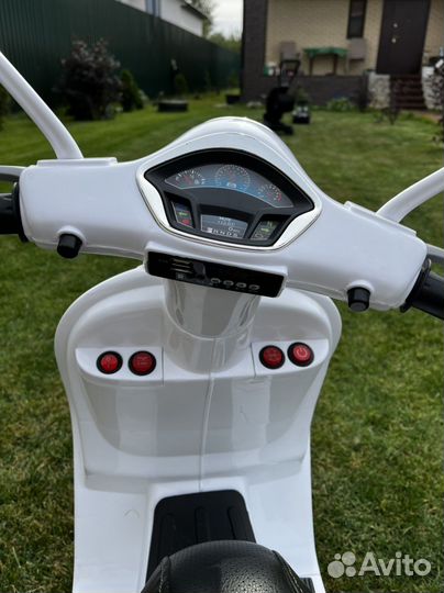 Электрический скутер Toy Land mxm318