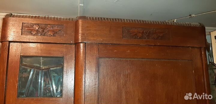 Старинный шкаф