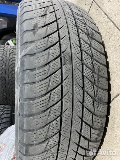 Bridgestone Blizzak LM-001 225/60 R18 104H