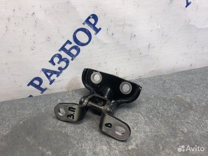 Верхняя петля задняя правая Kia Stinger Gt