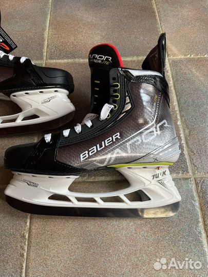 Коньки хоккейные Bauer Hyperlite SR
