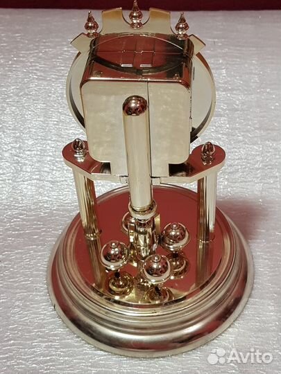 Часы с маятником