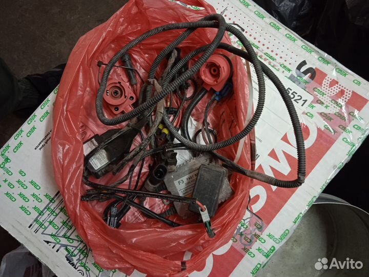 Правая фара на hyundai solaris 1. Линза. Ксенон