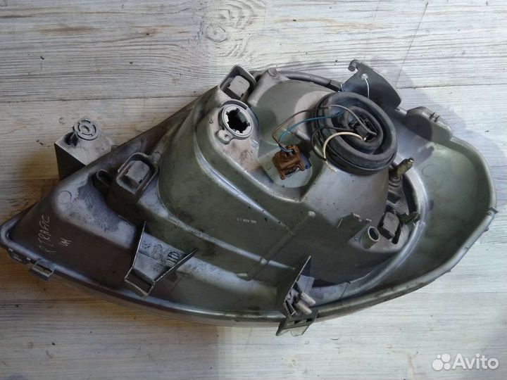 Фара Renault Traffic, Opel Vivaro