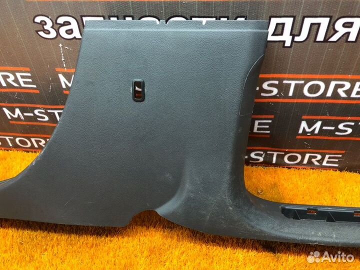 Накладка на порог салона правая Volkswagen Touareg