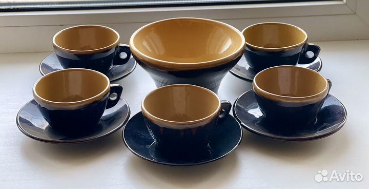 Чашки с конфетницей