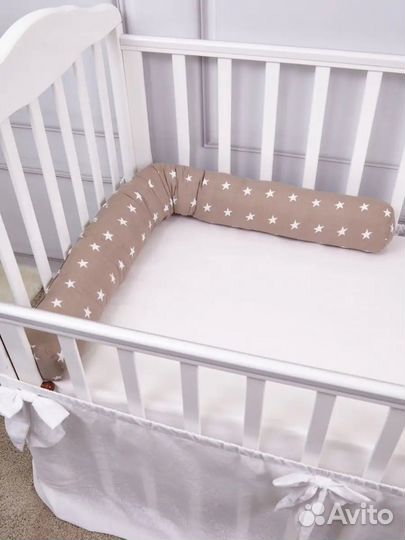 Бортик валик в кроватку
