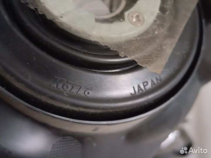 Фара правая на Тойота Камри 50 ксенон