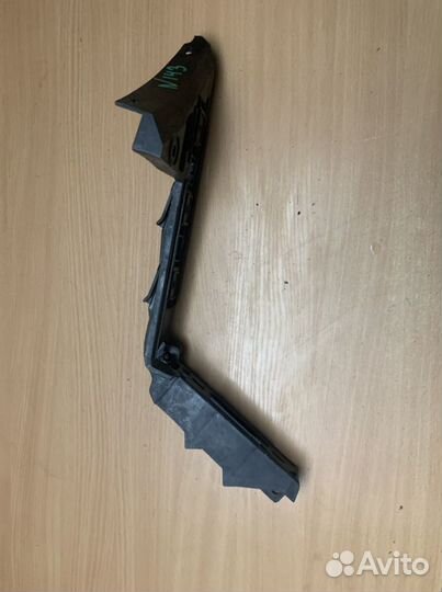 Направляющая заднего бампера правая Touran 2003-20