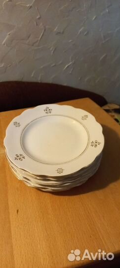Фарфоровые тарелки 