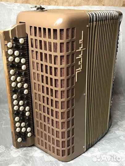 Баян Искра
