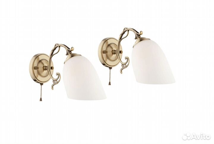 Пара настенных светильников (бра)