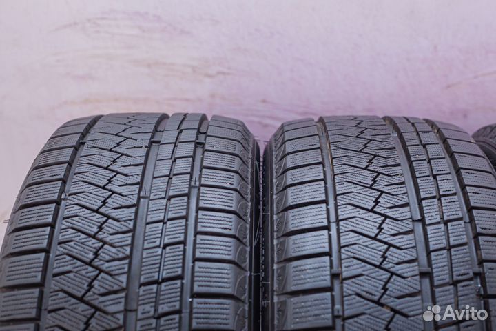 Triangle Snowlink TWT02 235/45 R18 98V