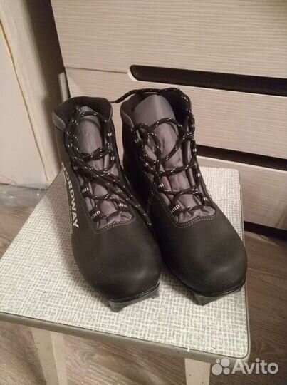 Лыжные ботинки,38-39 р-р